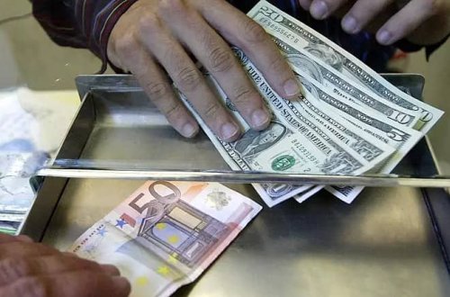 Avro 20 ilin ən aşağı səviyyəsinə düşüb.