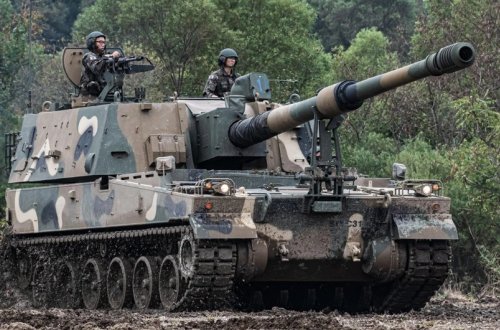 Cənubi Koreya Polşaya tank və haubitsalar tədarük edəcək