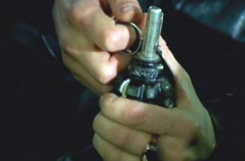 Gəncədə qorxunc hadisə: Yeniyetmə qumbaraya toxunaraq hər yeri partlatdı