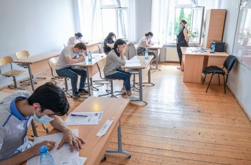 Ali məktəbə qəbul olan subbakalavrların sayı azalıb