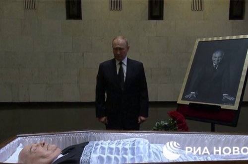 Putin Qorbaçovla belə vidalaşdı - Video