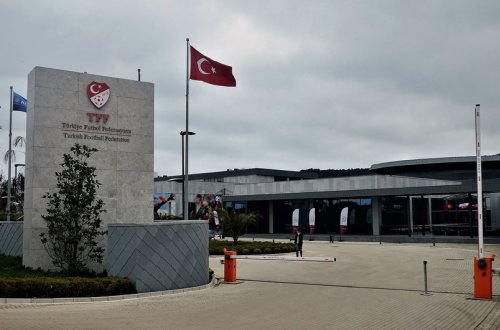 Türkiyə Futbol Federasiyasının binasına silahlı hücum olub