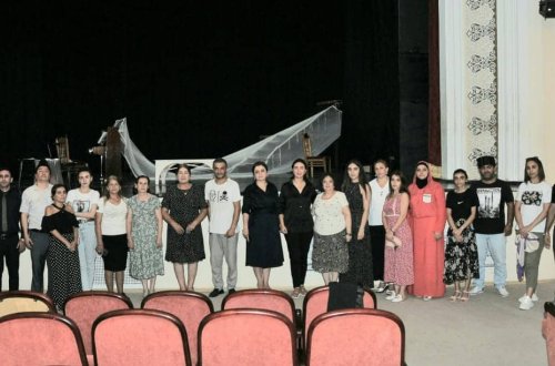Mingəçevir şəhər Üzeyir Hacıbəyli adına 11 illik musiqi məktəbinin kollektivi tərəfindən “Arşın mal alan” musiqili tamaşasının məşqlərinə başlanılıb