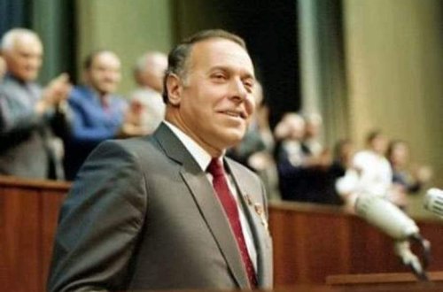 Milli ideyalara sədaqət - GÜLARƏ VERDİYEVA YAZIR