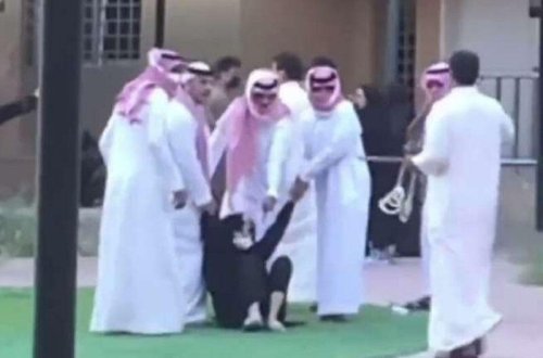 Ərəblərdən dəhşət: Yeniyetmə qızlara qarşı davranış ölkəni ayağa qaldırdı - VİDEO