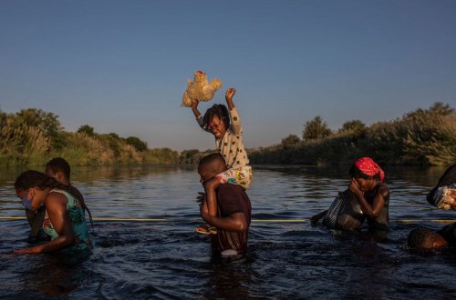 Meksika-ABŞ sərhədindəki çayda azı 9 miqrant boğulub