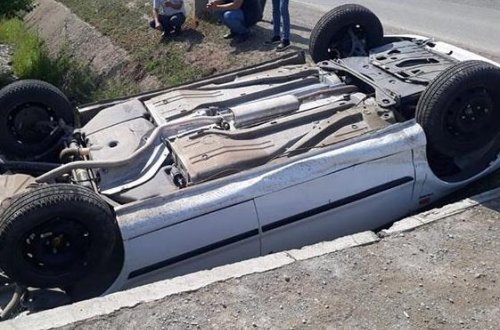 Nişandan qayıdan ailə qəzaya düşdü, ölən var