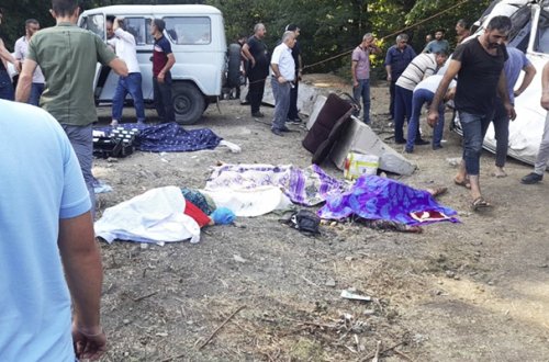 Kənd yasda - 7 qadın dəfn edilir