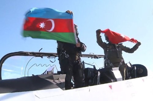 Türkiyə şirkəti yeni qırıcılarını Bakıda nümayiş etdirəcək - FOTO