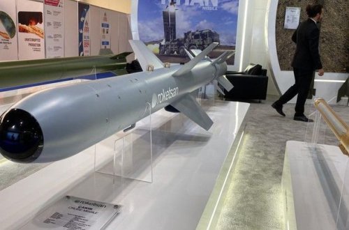 Bakıda keçirilən silah sərgisində Türkiyə istehsalı olan “Çakır” raketi nümayiş etdirilir - FOTO