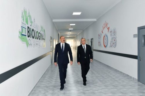 Prezident Suraxanıda yeni inşa edilmiş məktəb kompleksində yaradılan şəraitlə tanış olub - FOTO