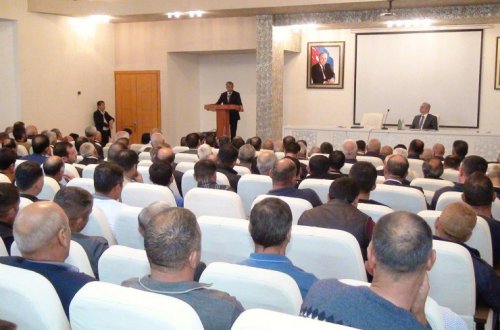 İmişlidə “Pambıqçılıqda mövcud vəziyyət və məhsul yığımına hazırlıq” mövzusunda regional müşavirə keçirilib