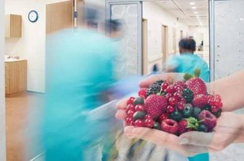 Hər gün eyni meyvəni yeyən qadın ayağını kəsdirəcək