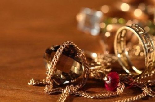 Lənkəranda qadın evdən 15 min manatlıq qızıl oğurladı