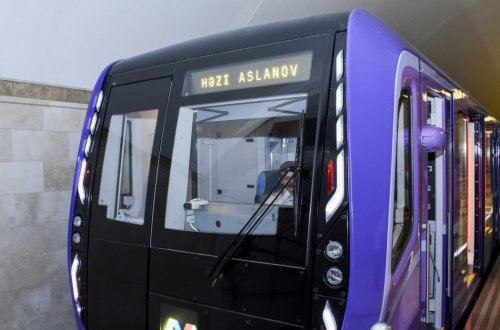 Metroda sərnişin stansiya yoluna düşüb