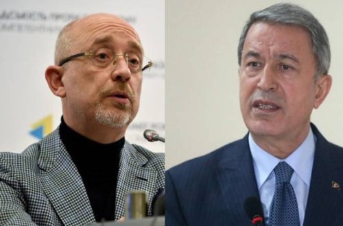 Türkiyə və Ukrayna müdafiə nazirləri taxıl daşınmasını müzakirə edib