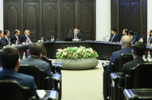 Ermənistanda hökumətin bugünkü iclasının saatı dəyişdirildi