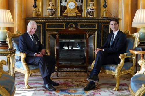 Çarlz III Karl bir neçə ölkənin baş nazirini qəbul edib