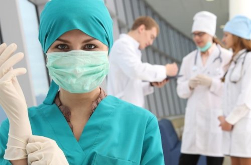 Dünyada koronavirusa yoluxanların sayı 617 milyon nəfəri ötüb