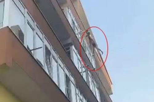 Paltar ipi vasitəsi ilə polislərdən qaçmağa çalışdı - VİDEO