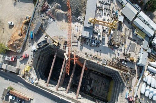 İstanbulda kran aşıb, 2 nəfər ölüb