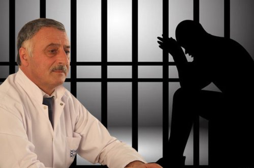 Baş həkimə yarım milyondan çox pul 