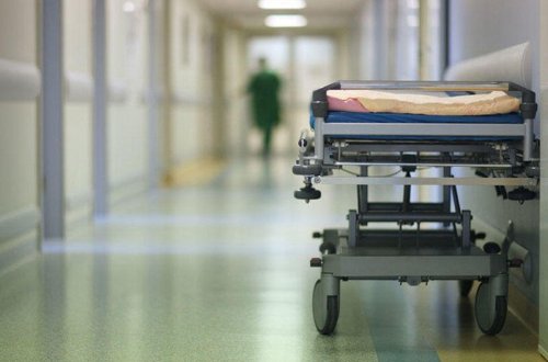 Antibiotik vurulan məktəbli öldü - Bakıda FACİƏ