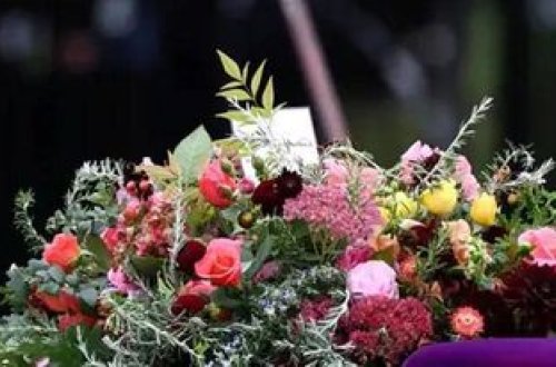 Kraliçanın cənazəsini 250 min insan ziyarət edib