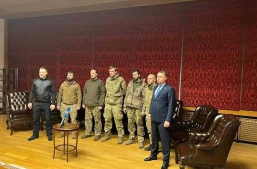 Президент Украины: 5 командиров будут находиться под защитой в Турции до конца войны