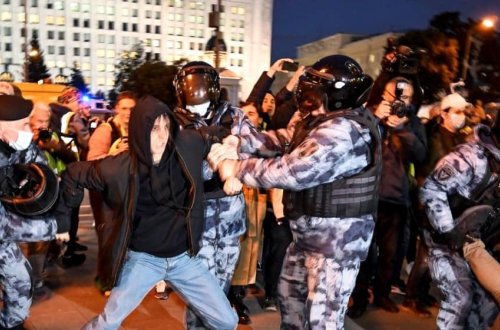 Rusiyada etiraz aksiyalarında 1200-dən çox insan saxlanılıb