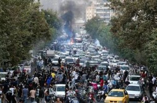 İranda etirazlar böyüyür: “WhatsApp” və “İnstaqram” DAYANDIRILDI