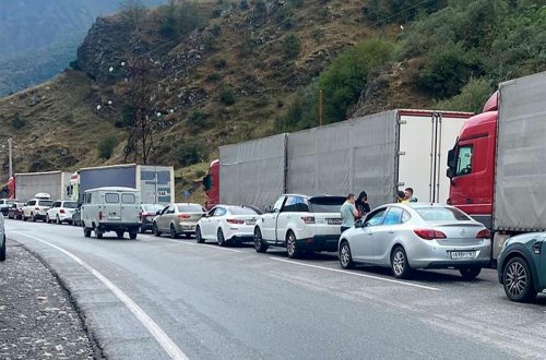 Rusiya-Gürcüstan sərhədində 3 mindən çox nəqliyyat vasitəsi növbə gözləyir