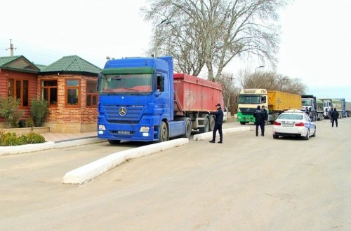 Yol polisi yükdaşıma fəaliyyəti ilə məşğul olan şəxslərə xəbərdarlıq edib