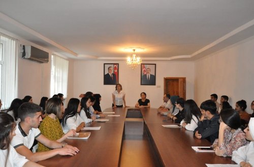 Mingəçevir Dövlət Universitetində 27 Sentyabr- Anım Gününə həsr olunan dəyirmi masa keçirilib