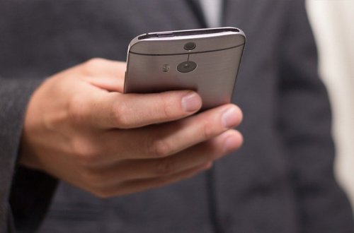 Bakıda məşhur gül mağazaları və gözəllik salonları yarıldı - Oğru əyri ayaqları ilə ifşa olundu