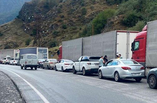 Rusiya-Gürcüstan sərhədini keçmək istəyən avtomobillərin sayı 5 500-ə çatıb