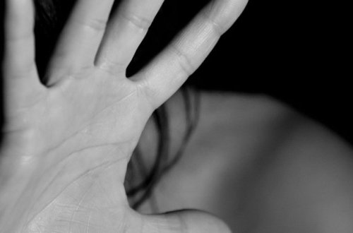 Azərbaycanda ata qızını 