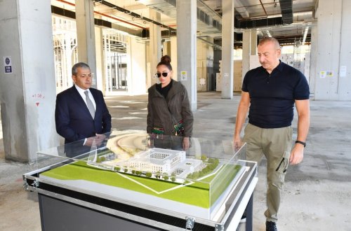 İlham Əliyev və Mehriban Əliyeva Şuşa şəhərində hotel və konfrans mərkəzində aparılan tikinti işləri ilə tanış olublar