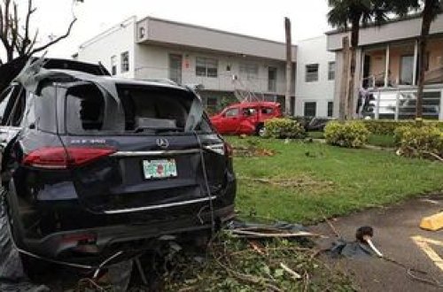 Floridada 2,5 milyon insan təxliyə edilib