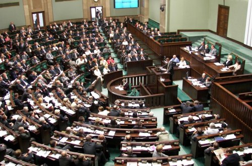 Polşa Seymi Aİ-ni Rusiya vətəndaşlarına viza verilməsini dayandırmağa çağırıb