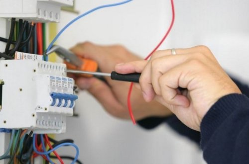 Biləcəri daş bazarında ustanı elektrik cərəyanı vuraraq öldürüb