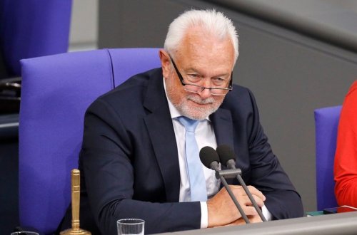 Ərdoğanı təhqir etdiyinə görə Bundestaqın vitse-spikerinə cinayət işi açıla bilər