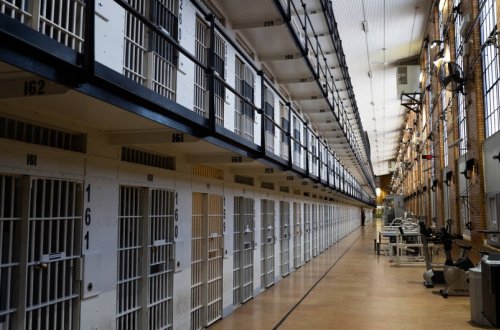 Məhkumların videogörüşlər keçirməsinə dair layihə I oxunuşda qəbul edilib