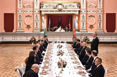 Prezident İlham Əliyevin şərəfinə rəsmi şam yeməyi verilib