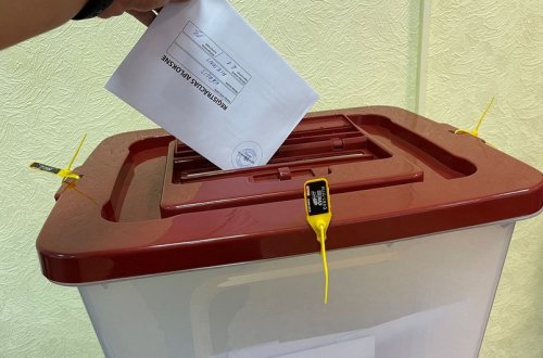 Latviyada növbəti parlament seçkilərində səsvermə başlayıb