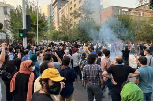 İranda etiraz aksiyaları səngimir