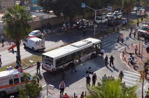 İsraildə naməlum şəxs avtobusa atəş açıb, xəsarət alan var