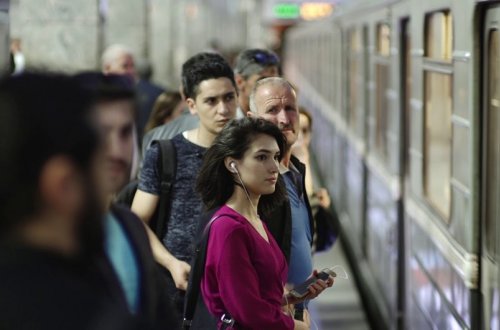 Metronun Bənövşəyi xəttinin stansiyalarına giriş məhdudiyyəti ləğv edilib