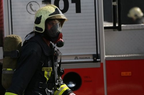 Bakıda maşındakı yanğın binaya keçdi