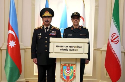 Zakir Həsənov İran Ordusunun Baş Qərargah rəisi ilə telefonla danışıb